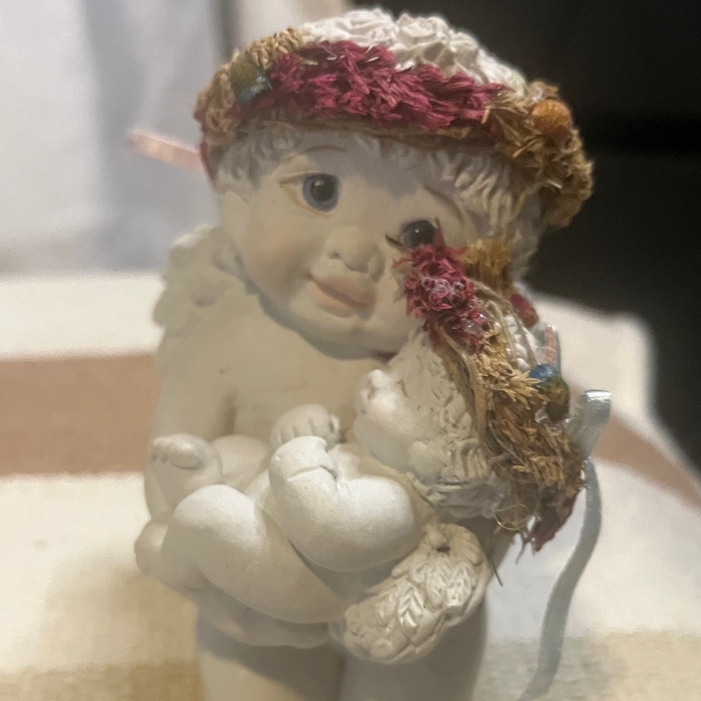 Charming Angelic Figurines with Baby - White and Brown - Picture 4 of 8